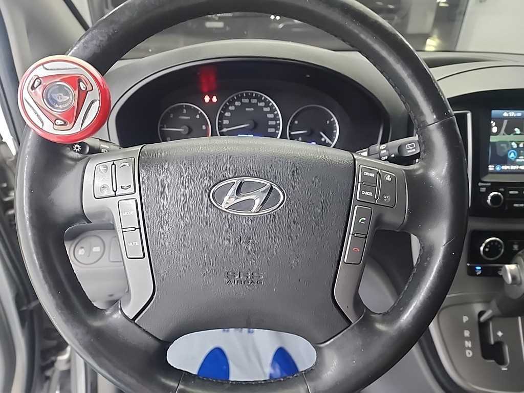 HYUNDAI Starex - Vista 9