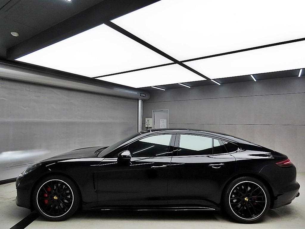 Porsche Panamera - Vista 4