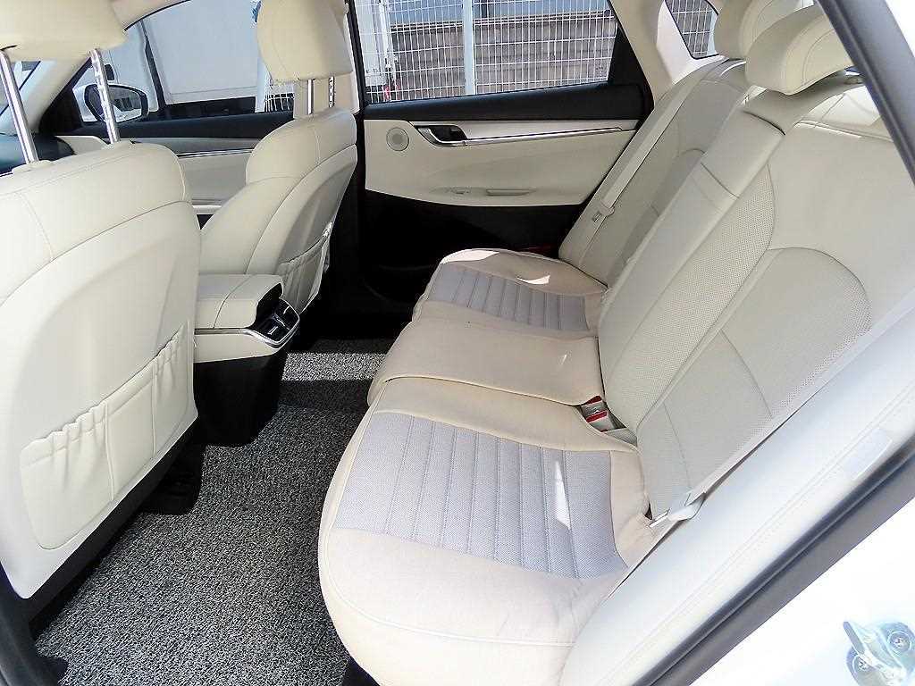 HYUNDAI Grandeur - Vista 6