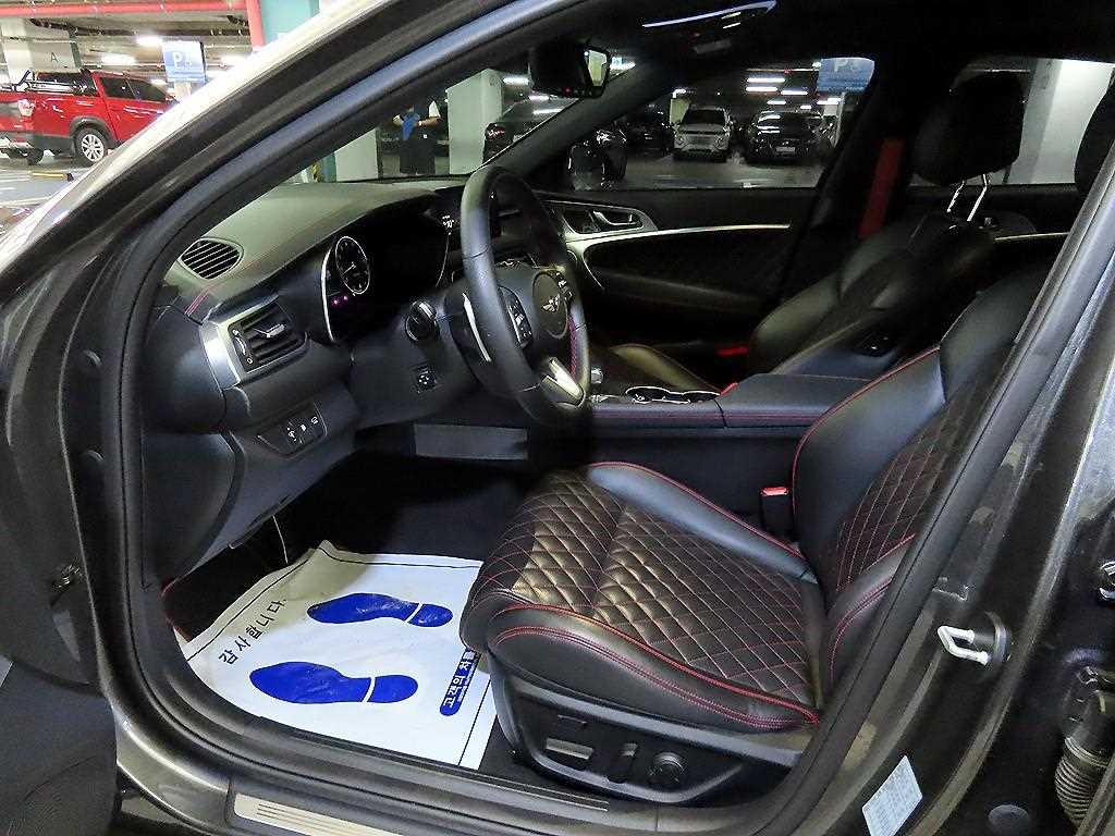 Genesis G70 - Vista 6