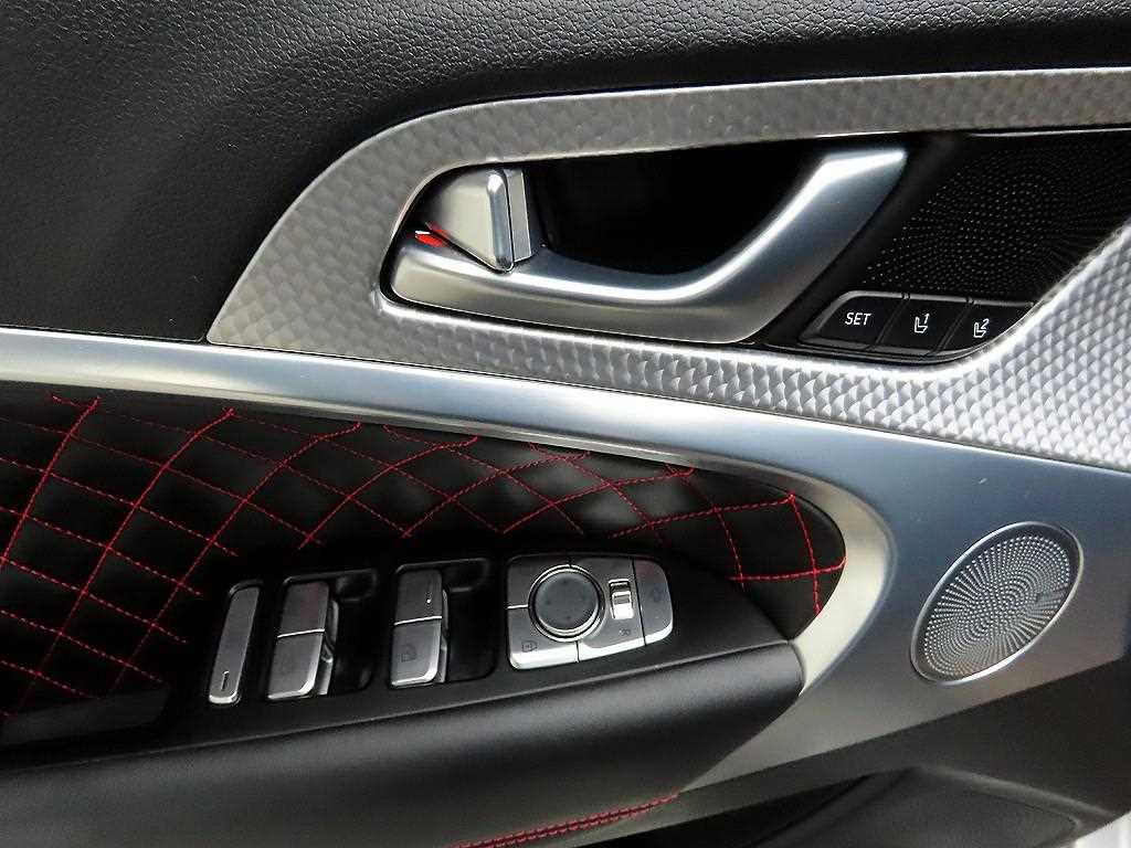 Genesis G70 - Vista 11