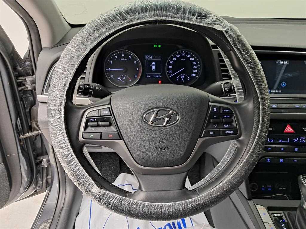 HYUNDAI Avante - Vista 7