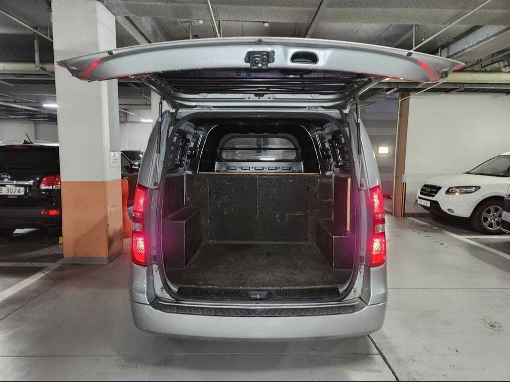 HYUNDAI Starex - Vista 3