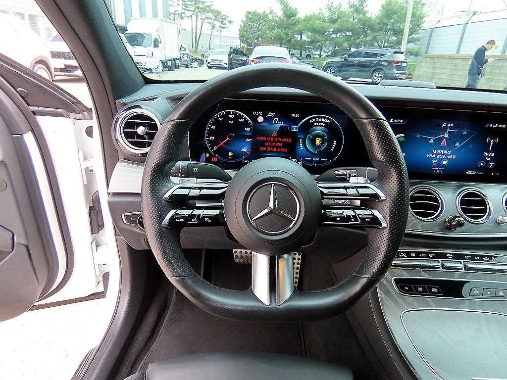 Mercedes Benz E class - Vista 8