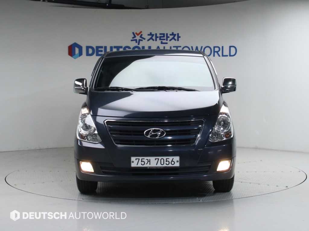 HYUNDAI Starex - Vista 3