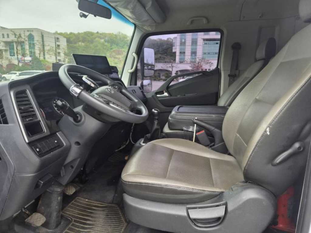 medium and large cargo truck - Vista 12