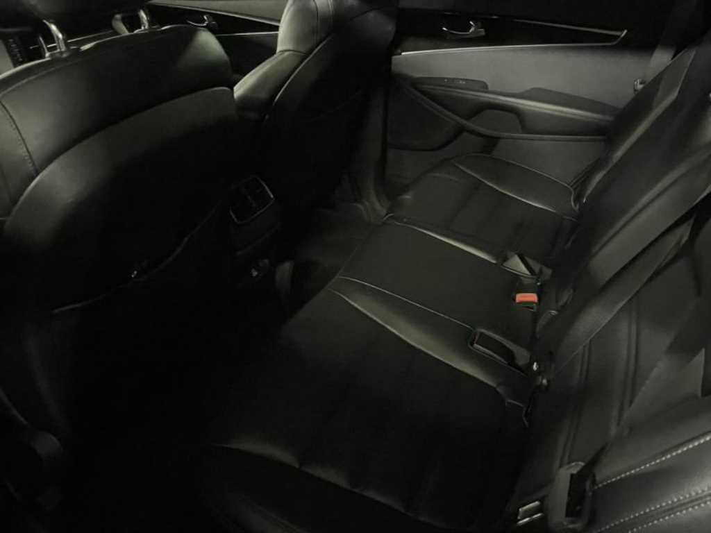 KIA Sorento - Vista 8