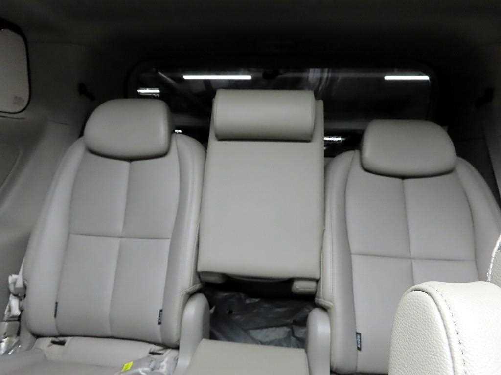 KIA Carnival - Vista 12