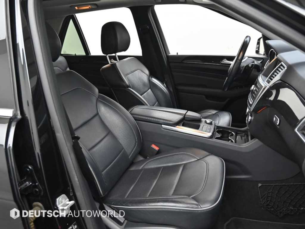 Mercedes Benz M Class - Vista 10