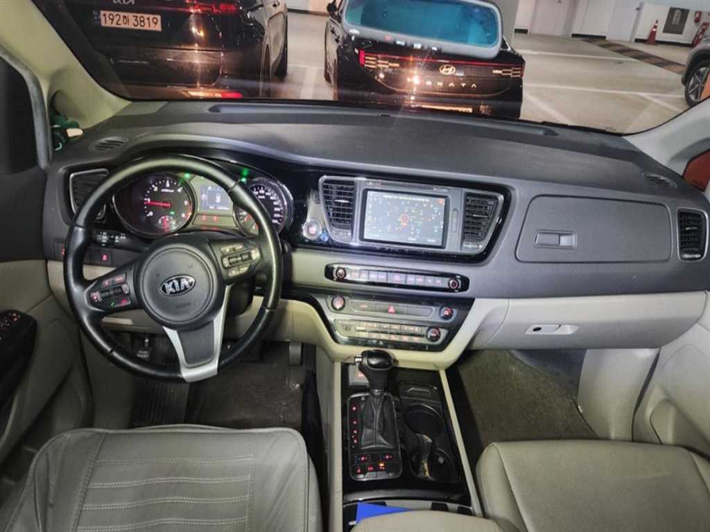 KIA Carnival - Vista 8