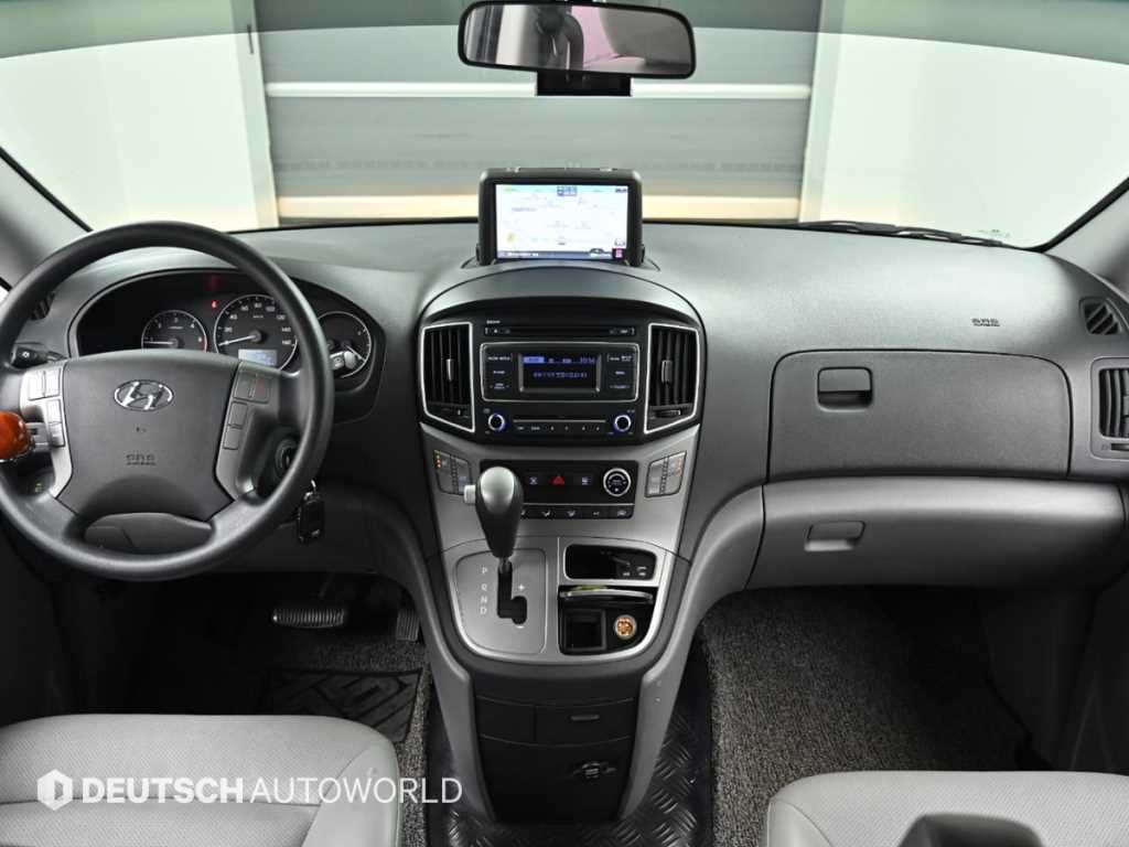 HYUNDAI Starex - Vista 7