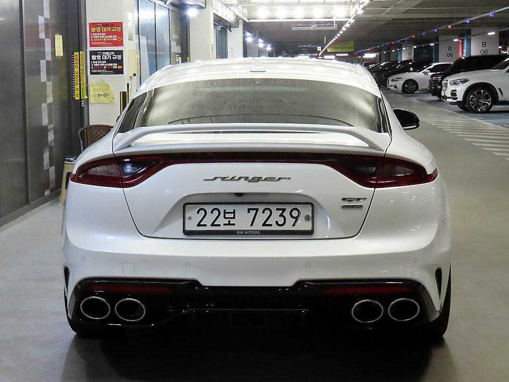 KIA Stinger - Vista 5
