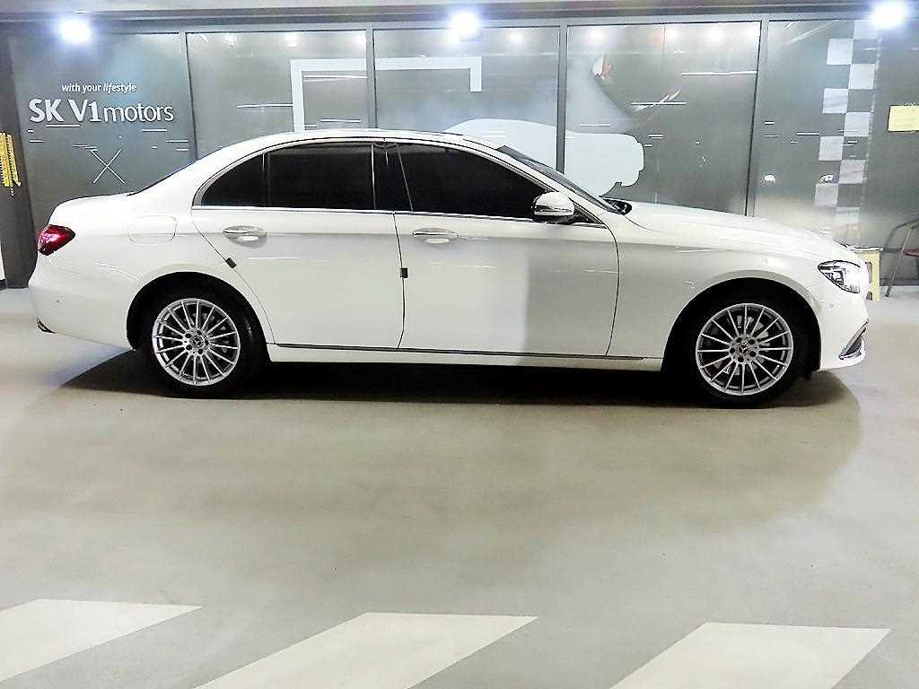 Mercedes Benz E class - Vista 3