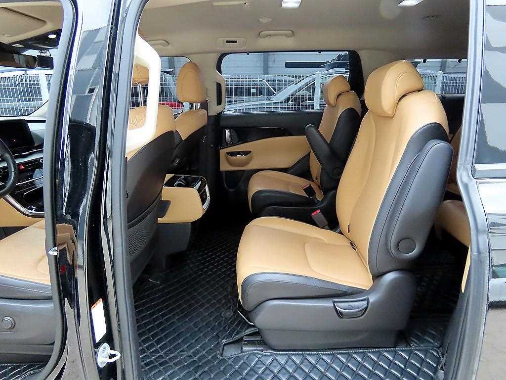 KIA Carnival - Vista 5