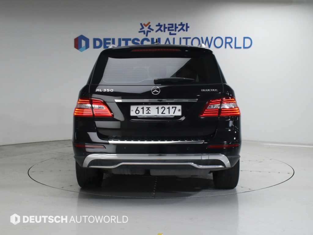 Mercedes Benz M Class - Vista 4