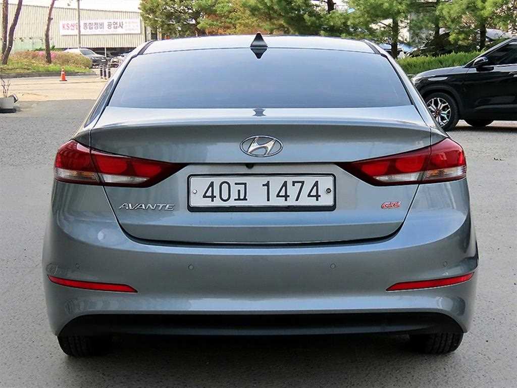 HYUNDAI Avante - Vista 4