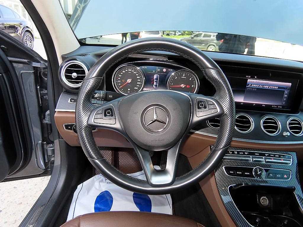 Mercedes Benz E class - Vista 8