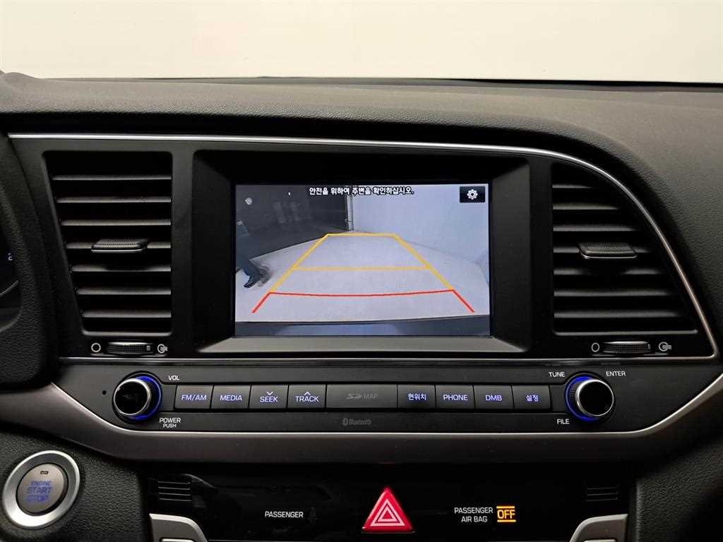 HYUNDAI Avante - Vista 10