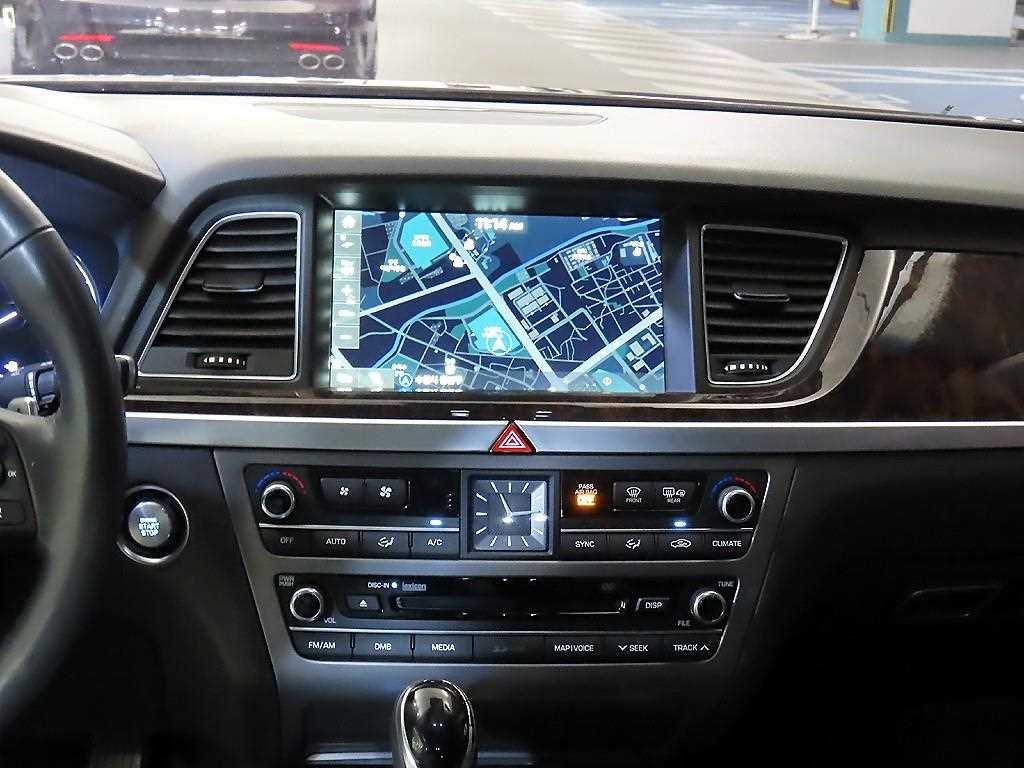 HYUNDAI Genesis - Vista 11