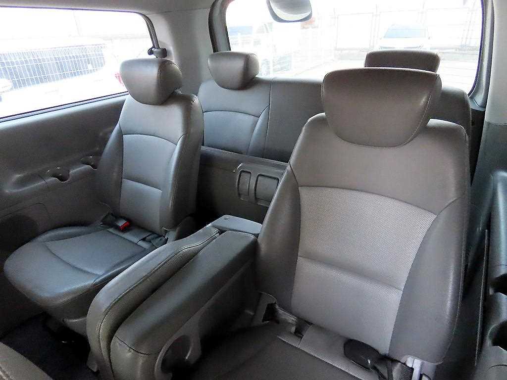 HYUNDAI Starex - Vista 7