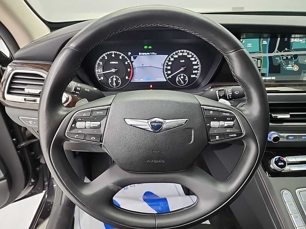 Genesis G90 - Vista 9