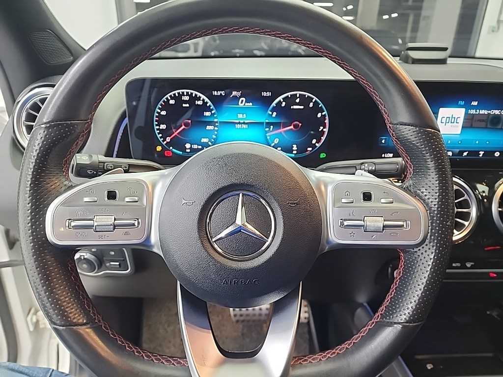 Mercedes Benz GLB Class - Vista 9