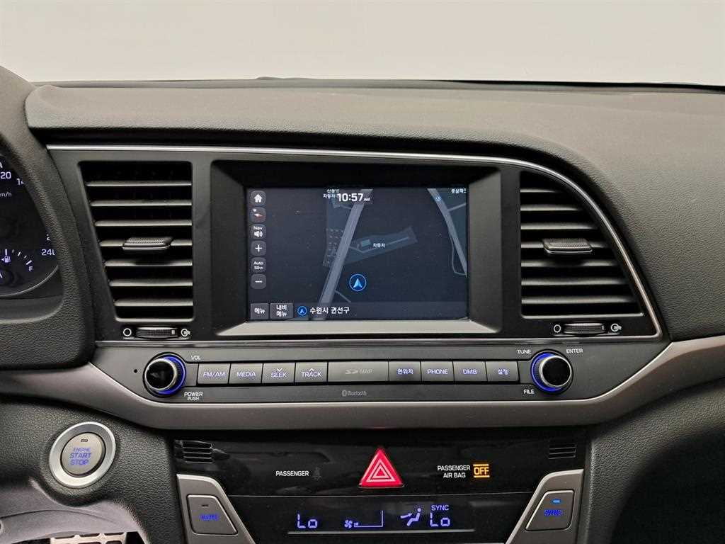 HYUNDAI Avante - Vista 9