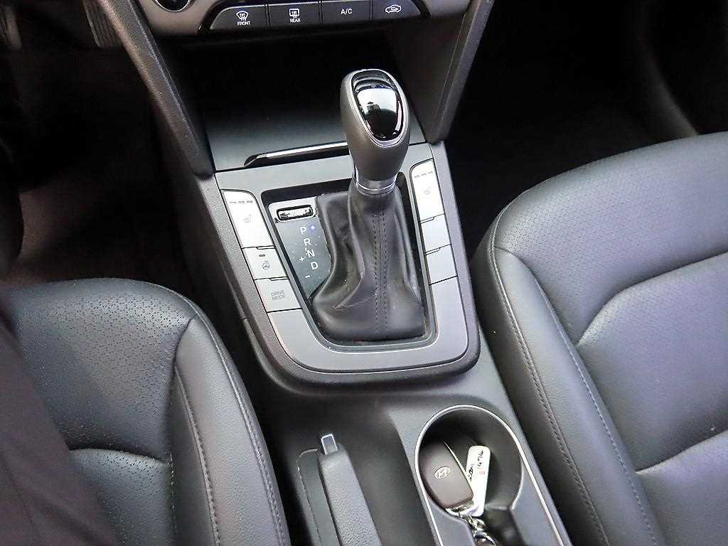 HYUNDAI Avante - Vista 10