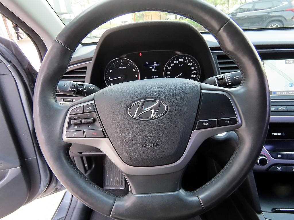 HYUNDAI Avante - Vista 8