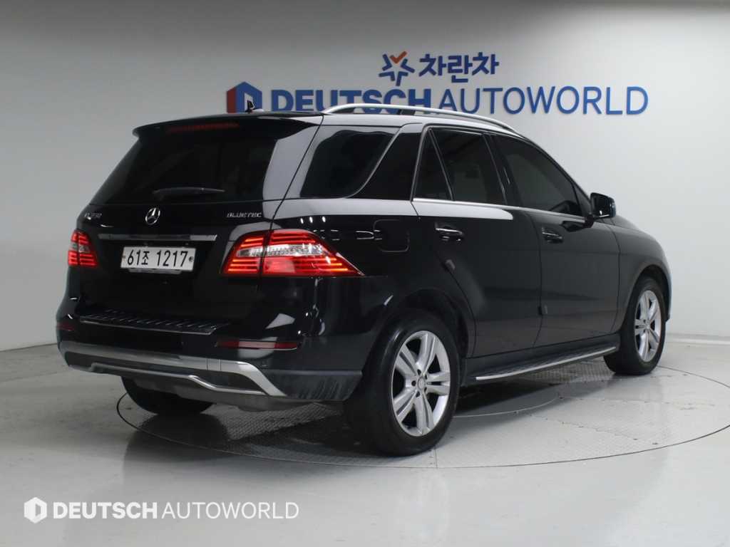 Mercedes Benz M Class - Vista 2