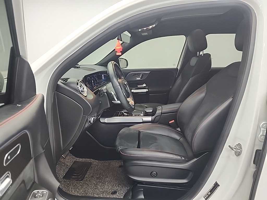 Mercedes Benz GLB Class - Vista 11