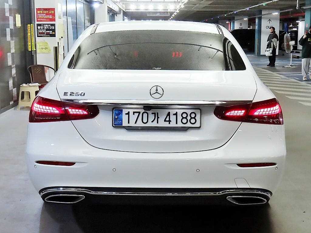 Mercedes Benz E class - Vista 5