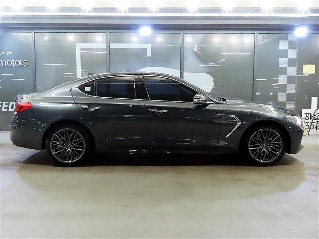 Genesis G70 - Vista 4