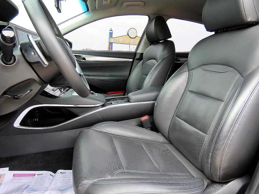 HYUNDAI Grandeur - Vista 5