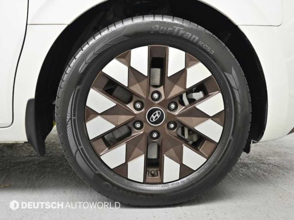 HYUNDAI Staria - Vista 5