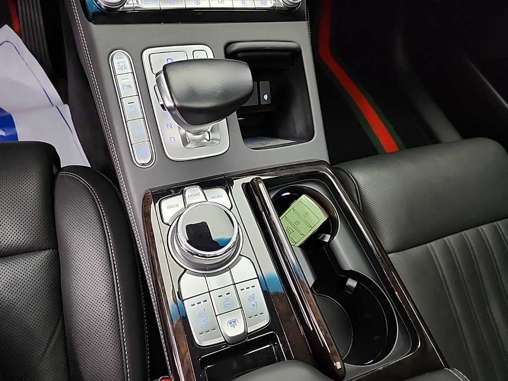 Genesis G90 - Vista 8