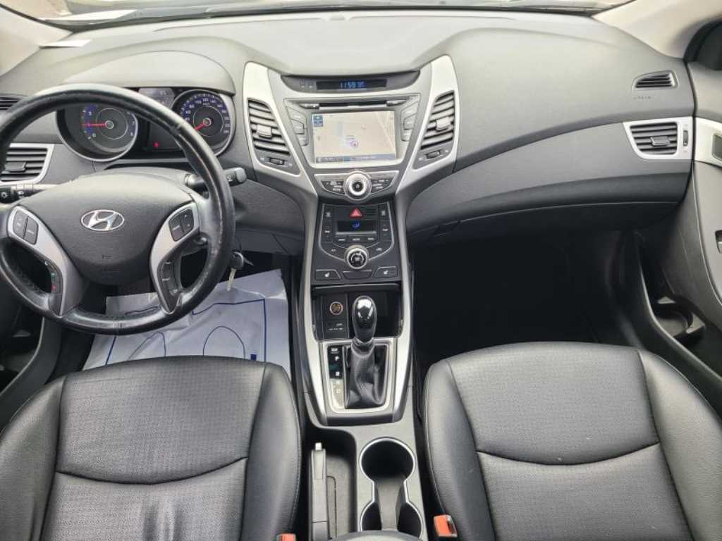 HYUNDAI Avante - Vista 7