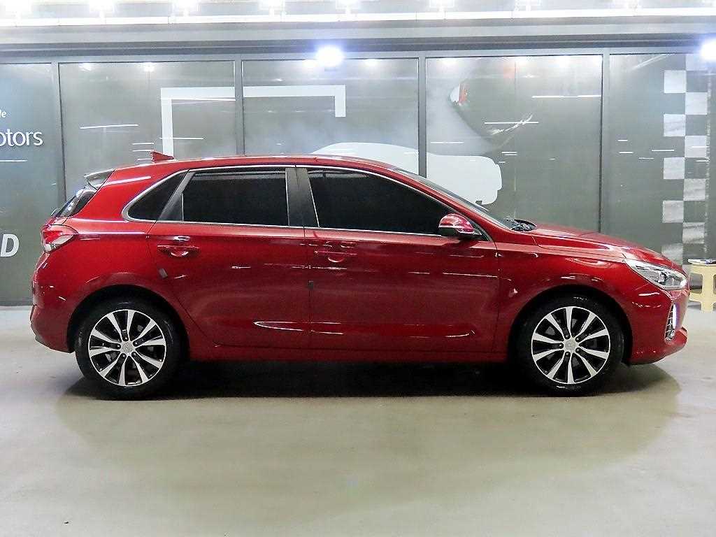 HYUNDAI i30 - Vista 3