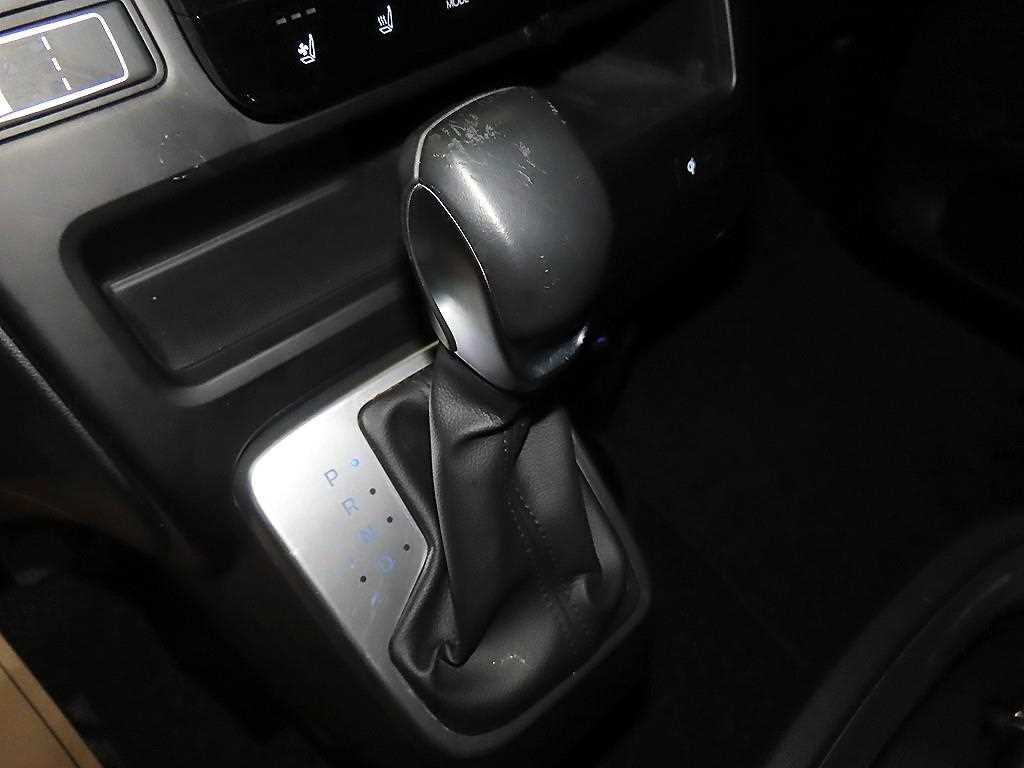 HYUNDAI Staria - Vista 12