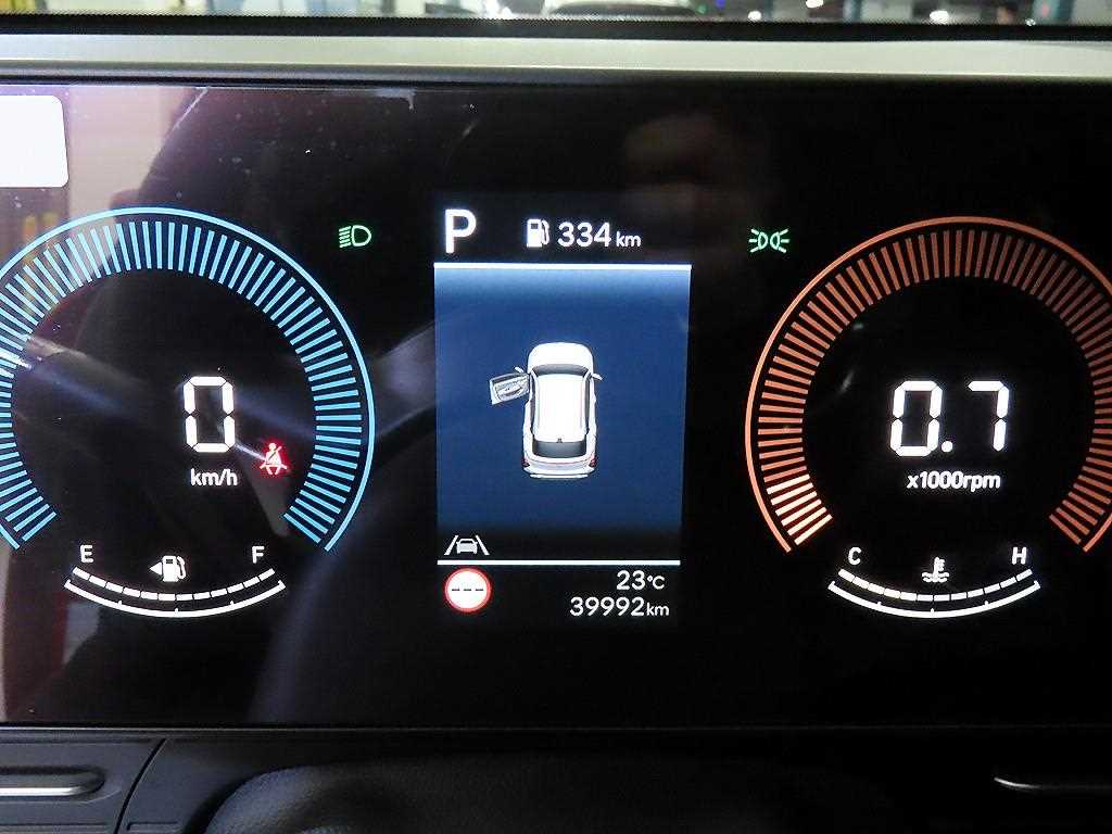 HYUNDAI Kona - Vista 9