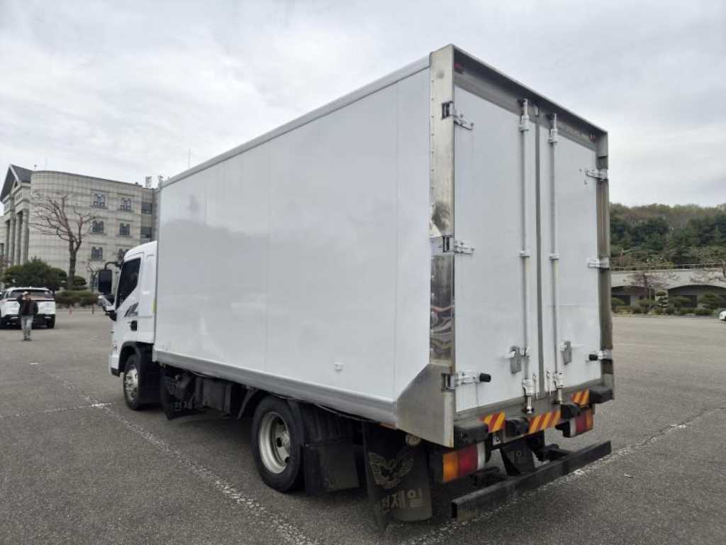 medium and large cargo truck - Vista 8