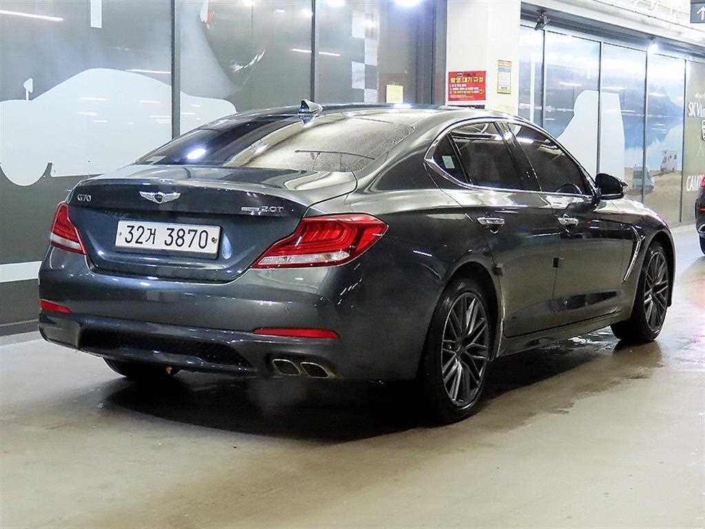 Genesis G70 - Vista 5