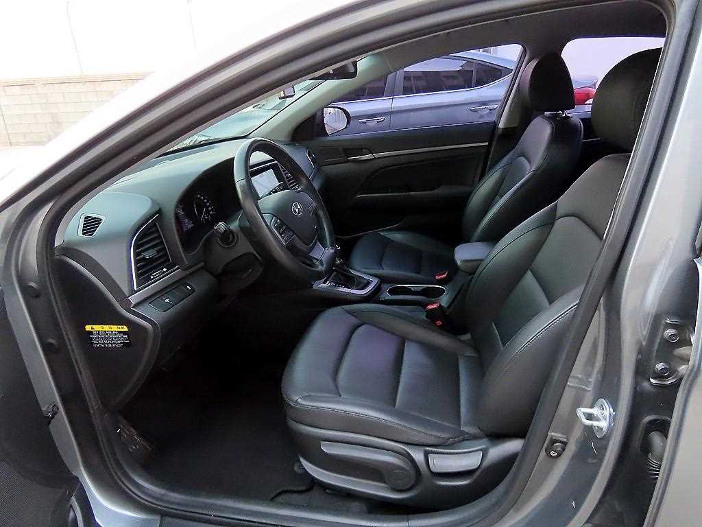 HYUNDAI Avante - Vista 5