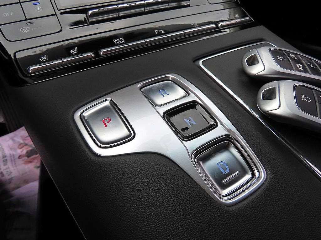 HYUNDAI Grandeur - Vista 11