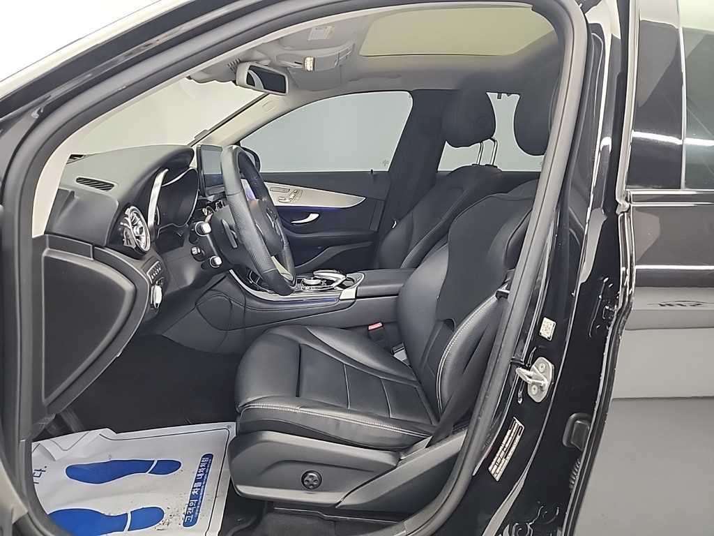 Mercedes Benz GLC Class - Vista 11