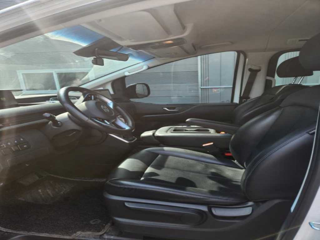 HYUNDAI Staria - Vista 8