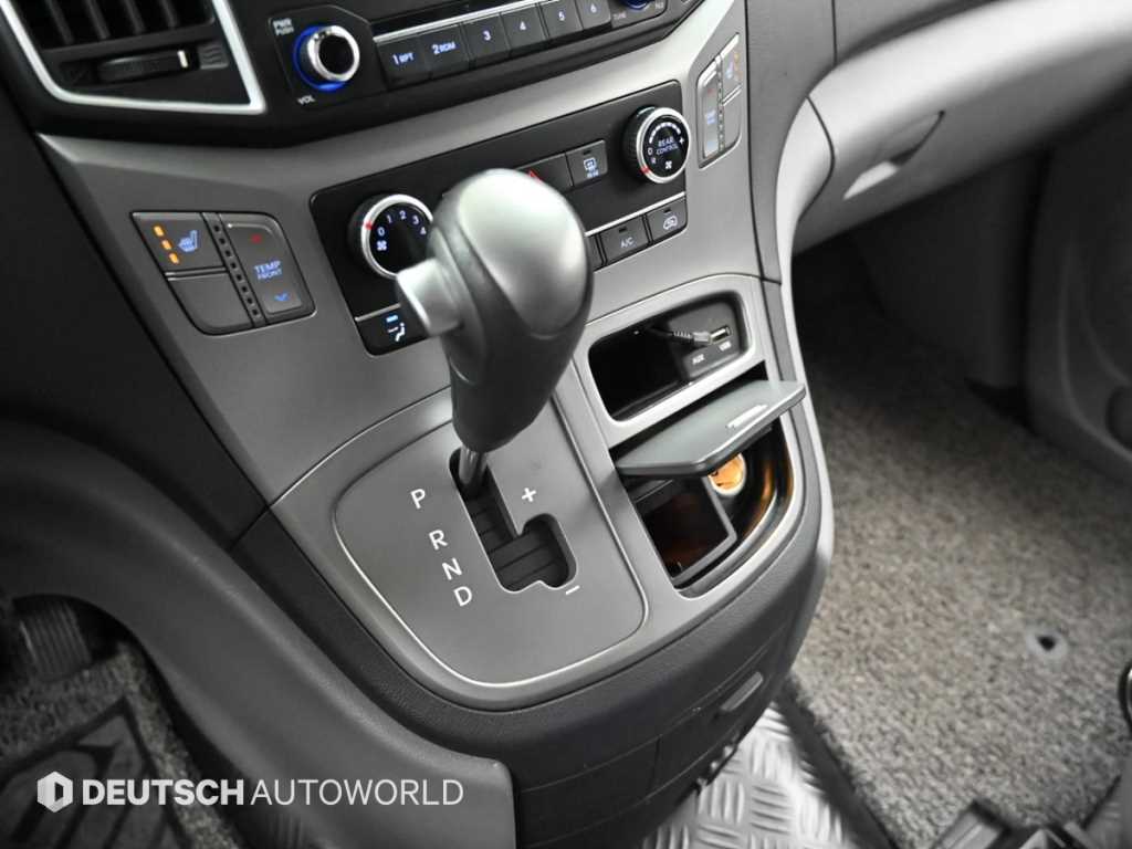 HYUNDAI Starex - Vista 9