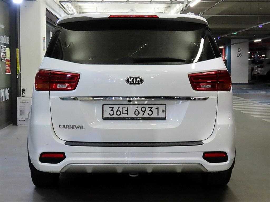 KIA Carnival - Vista 5