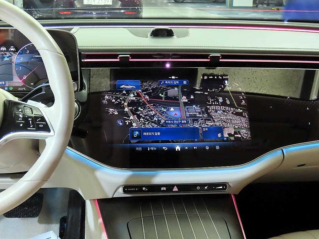 Mercedes Benz E class - Vista 11