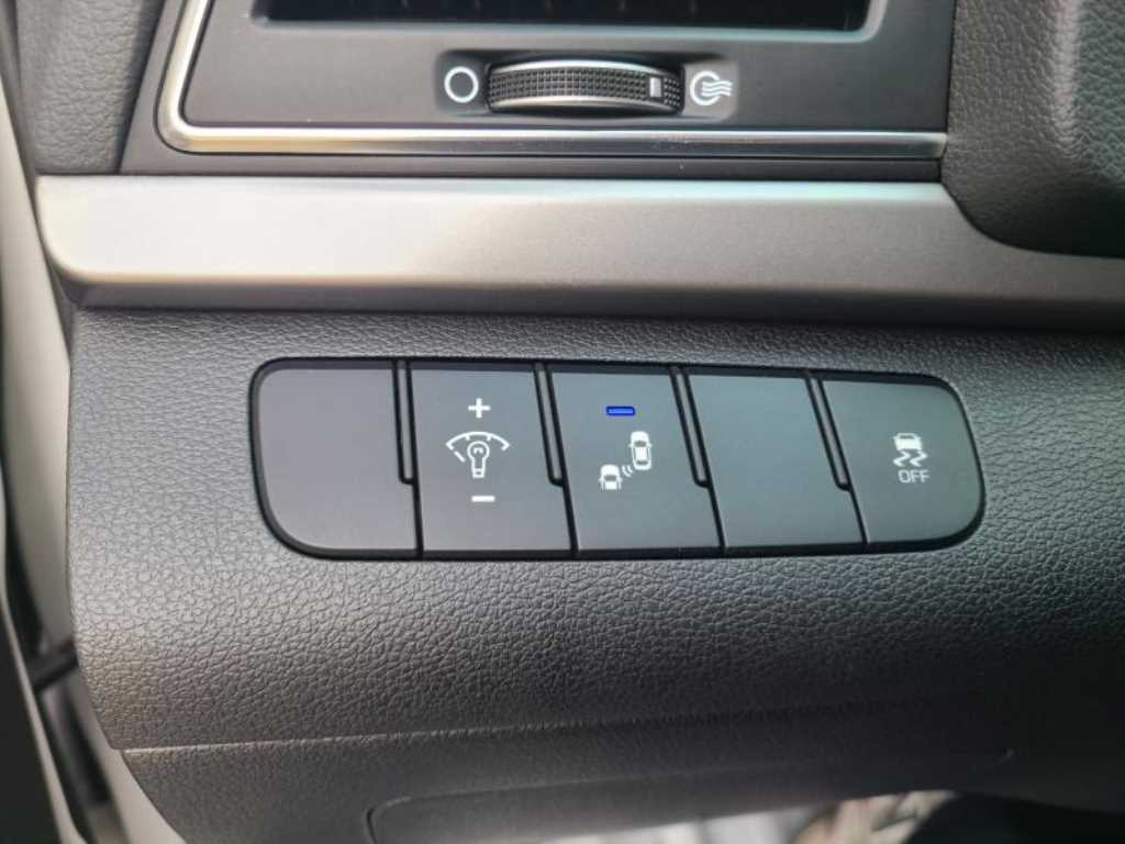 HYUNDAI Avante - Vista 11